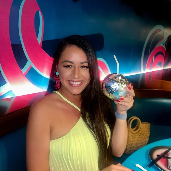 Meet your Posher, Loren - Picture 1 of 4